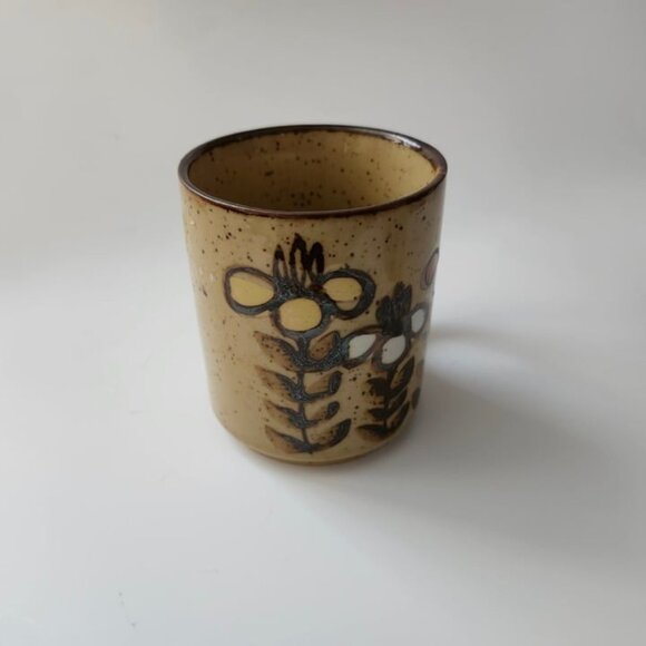 Hand-Painted Ceramic Mugs Set Of 2 With Floral Design Speckled Beige - Picture 5 of 9